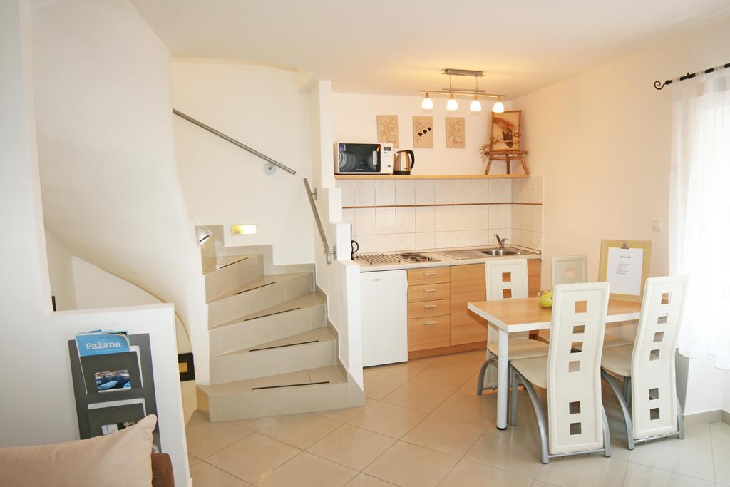 Apartments Stefani Фажана Экстерьер фото